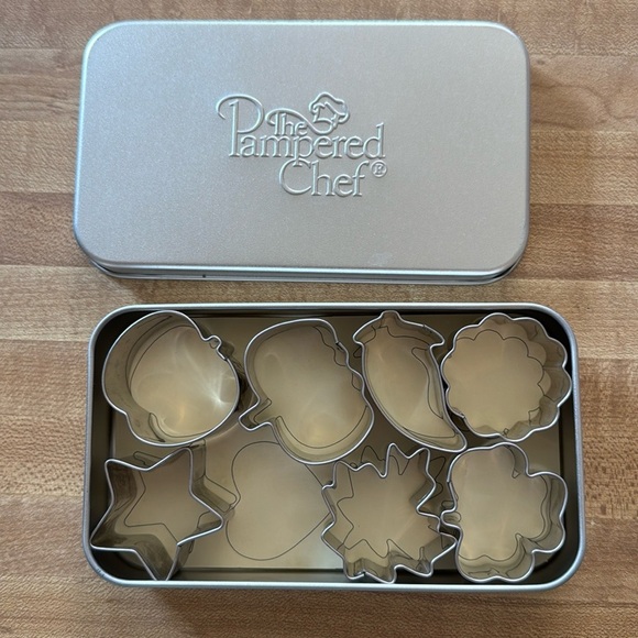 Pampered Chef Mini Cookie Cutters - Picture 1 of 4